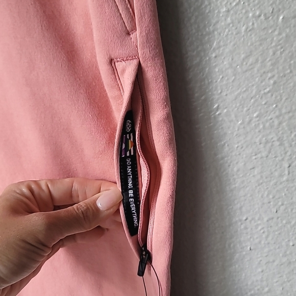 NWT 686 Everywhere Double Knit Performance Shorts, Size XLarge, Color Rosette - Picture 9 of 15